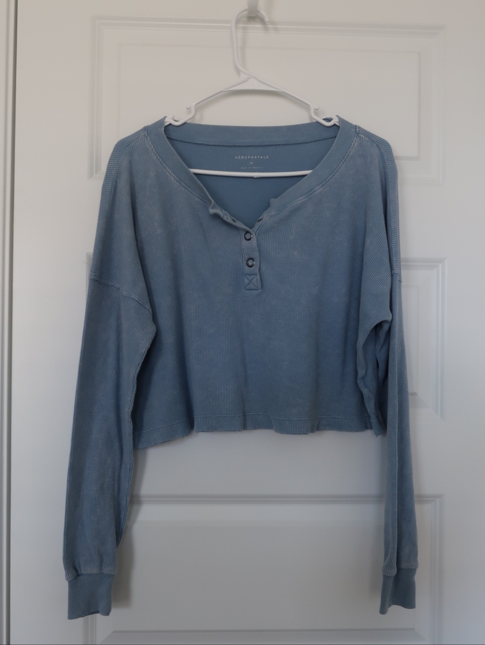 Aeropostale Blue Acid Wash Waffle Knit Cropped V-Neck Sweater Size Medium